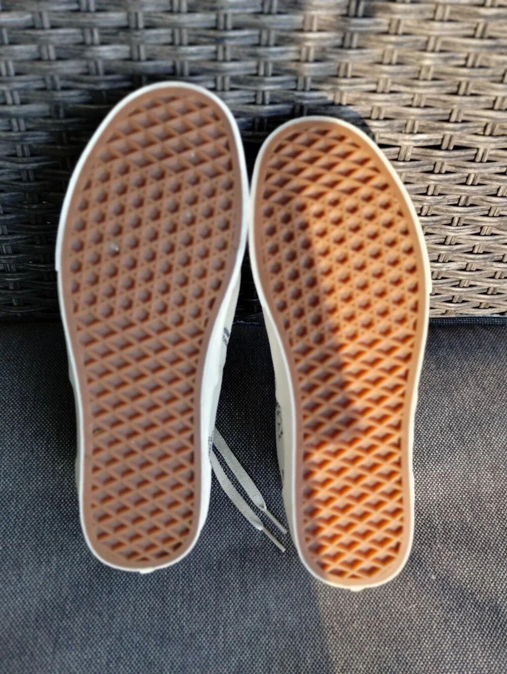 Vans Era World Code Bear Print Sneakers Men’s 8 Women’s 9.5 Oatmeal